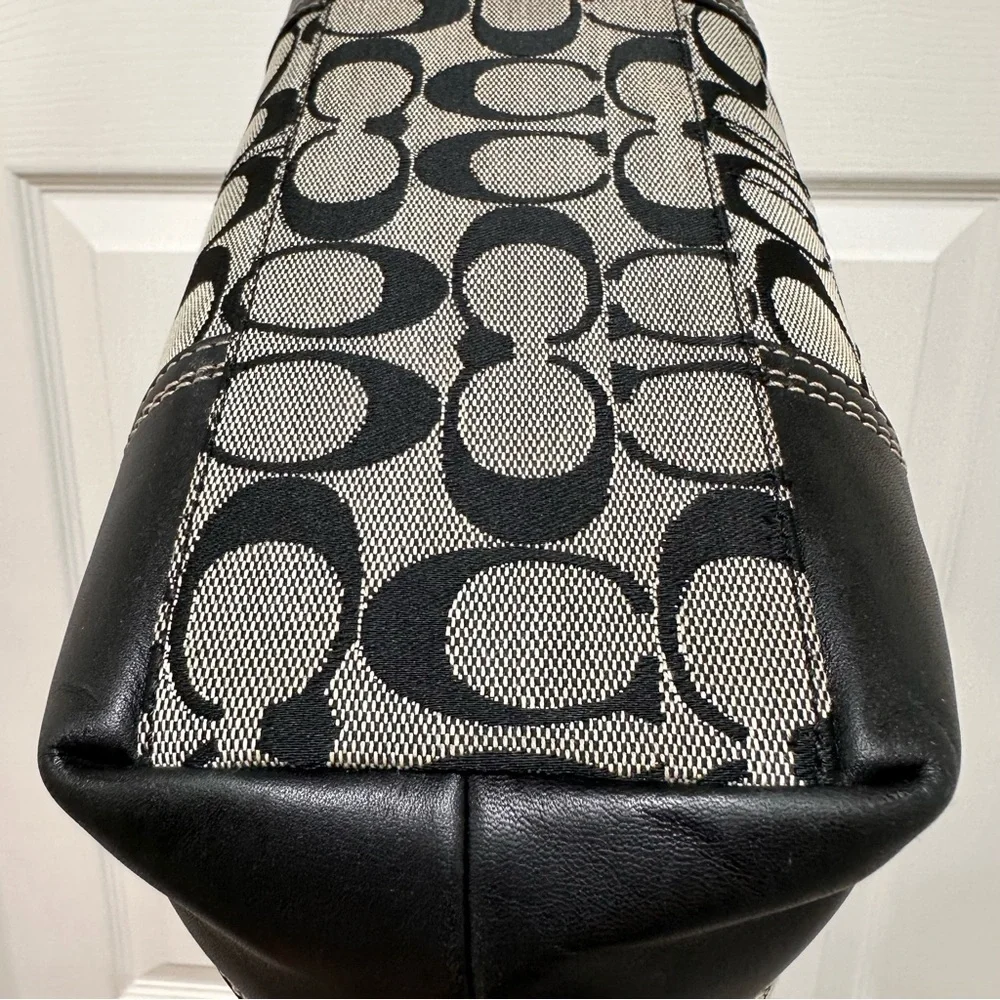 Coach Gallery Tote Bag Black Gray Signature Jacquard Turnlock